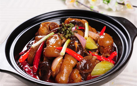 辣不哆鸡公煲加盟掀起“餐饮热”，创业者&消费者齐爆发