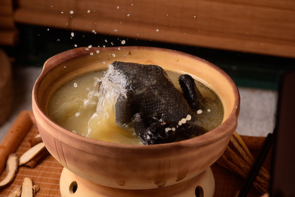 决定鸡公煲店生意的老顾客要怎么维护呢？